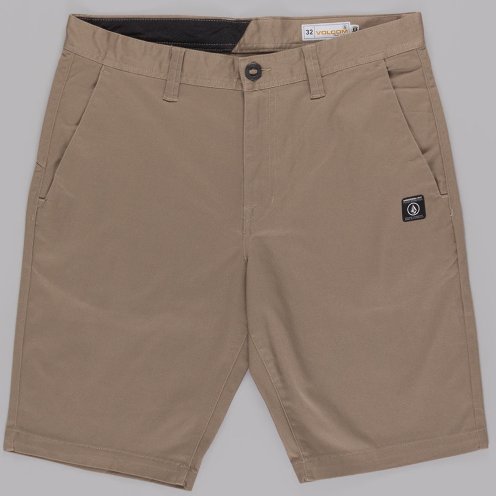 True to this Volcom tan shorts
